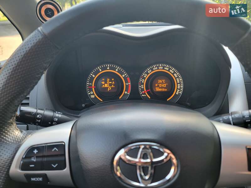 Хэтчбек Toyota Auris 2011 в Киеве