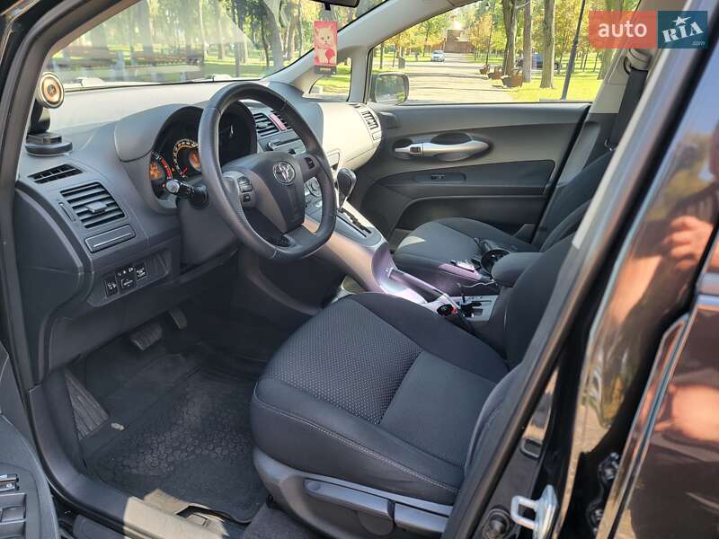 Хэтчбек Toyota Auris 2011 в Киеве