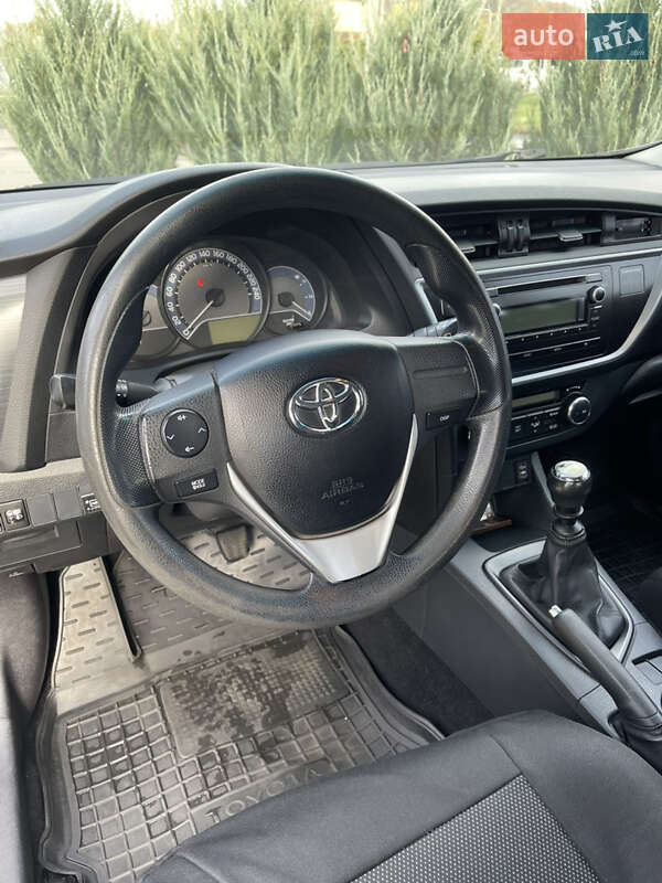 Хэтчбек Toyota Auris 2013 в Полтаве