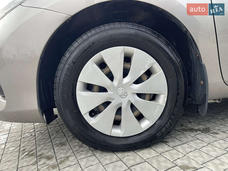 Хэтчбек Toyota Auris 2013 в Полтаве