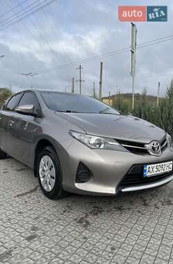 Хэтчбек Toyota Auris 2013 в Полтаве