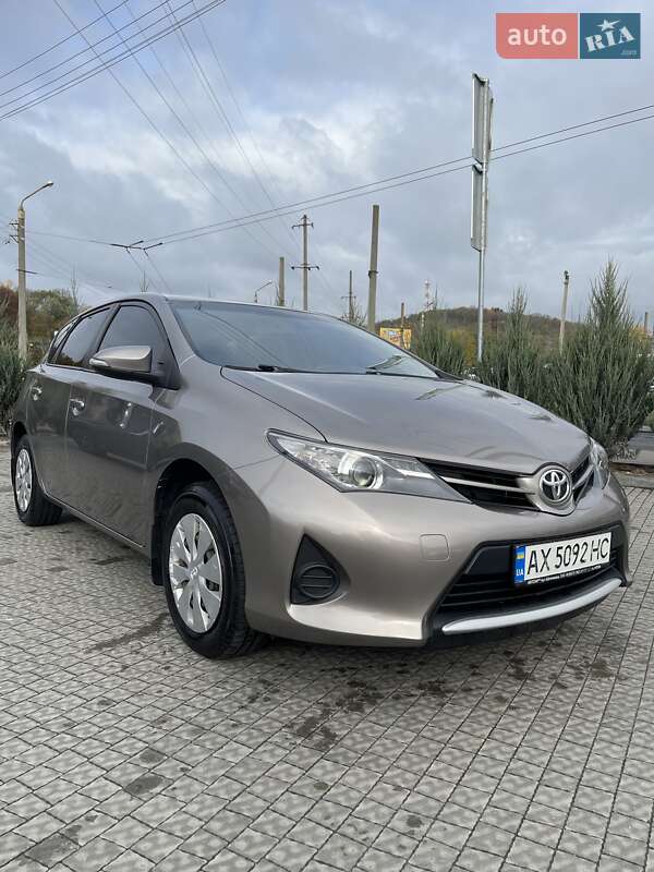 Хэтчбек Toyota Auris 2013 в Полтаве