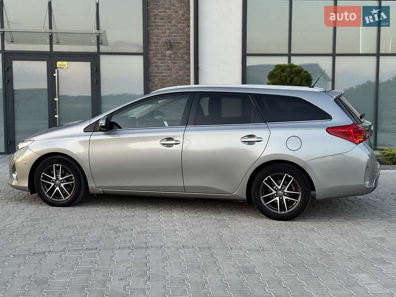 Универсал Toyota Auris 2014 в Тернополе