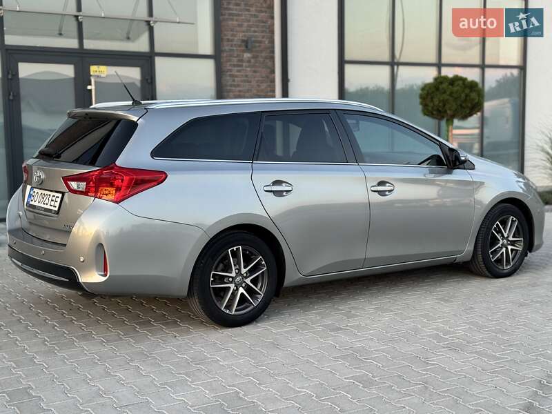 Универсал Toyota Auris 2014 в Тернополе