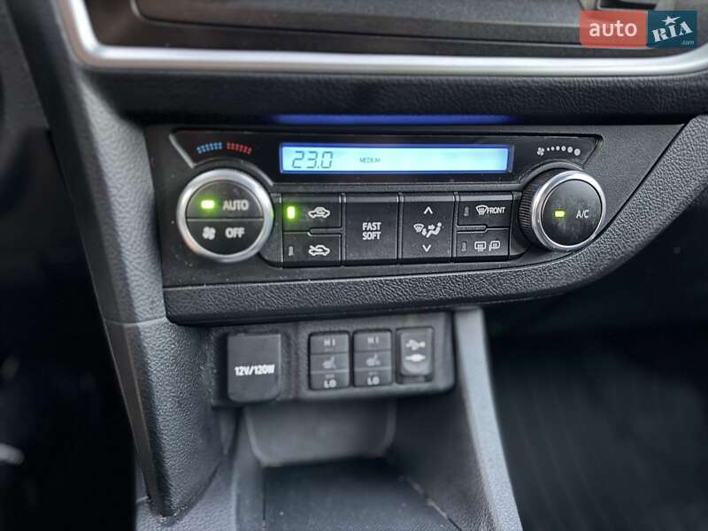 Универсал Toyota Auris 2014 в Тернополе