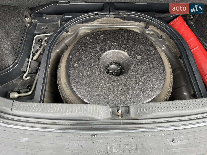 Хэтчбек Toyota Auris 2008 в Черновцах