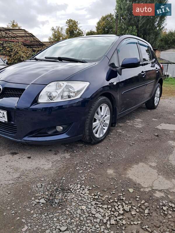 Хэтчбек Toyota Auris 2007 в 