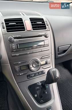 Хэтчбек Toyota Auris 2007 в 