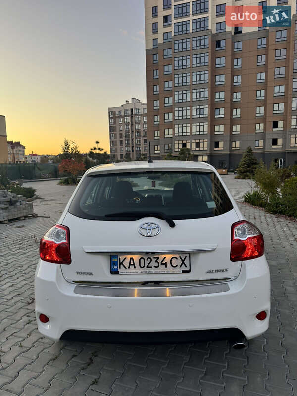 Хэтчбек Toyota Auris 2011 в Киеве