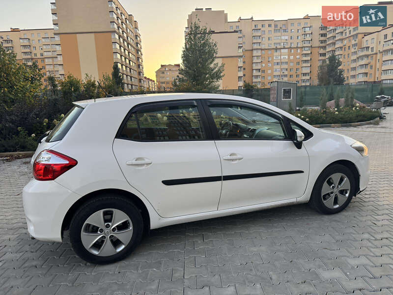 Хэтчбек Toyota Auris 2011 в Киеве