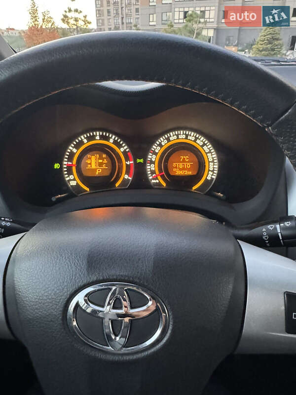 Хэтчбек Toyota Auris 2011 в Киеве