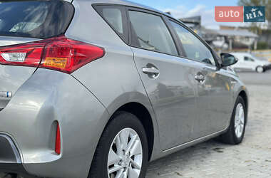 Хэтчбек Toyota Auris 2014 в 