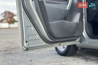 Хэтчбек Toyota Auris 2014 в 