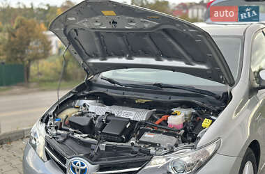 Хэтчбек Toyota Auris 2014 в 