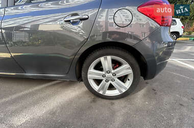 Хэтчбек Toyota Auris 2007 в 