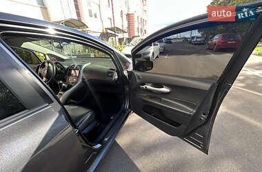 Хэтчбек Toyota Auris 2007 в 