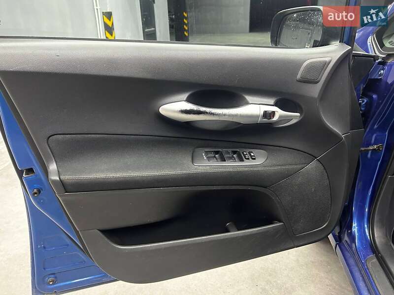 Хэтчбек Toyota Auris 2011 в Черновцах