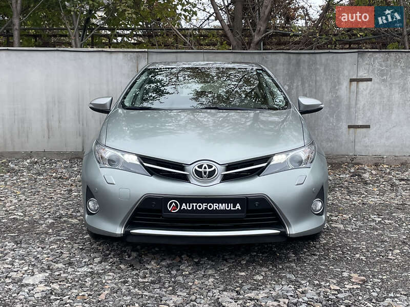 Хэтчбек Toyota Auris 2012 в Киеве