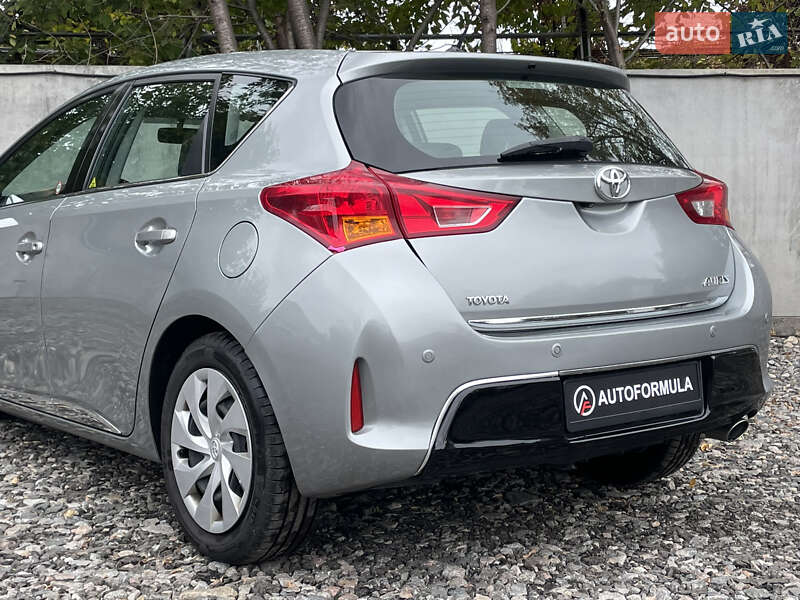 Хэтчбек Toyota Auris 2012 в Киеве