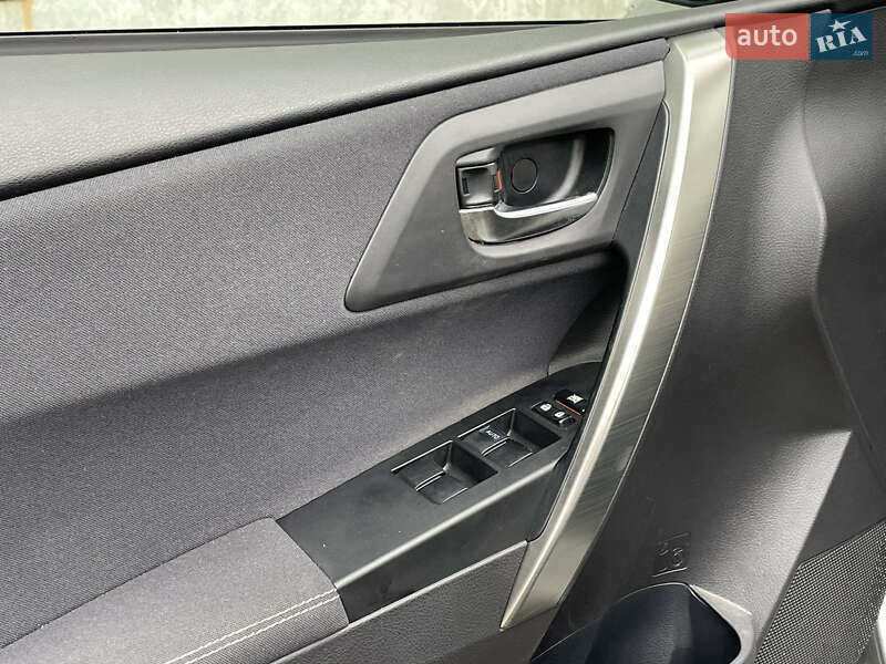 Хэтчбек Toyota Auris 2012 в Киеве