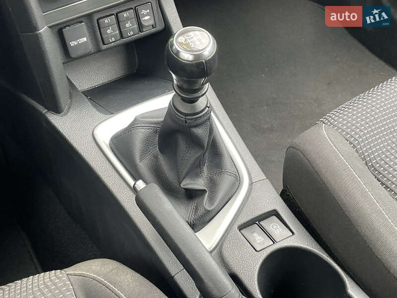 Хэтчбек Toyota Auris 2012 в Киеве