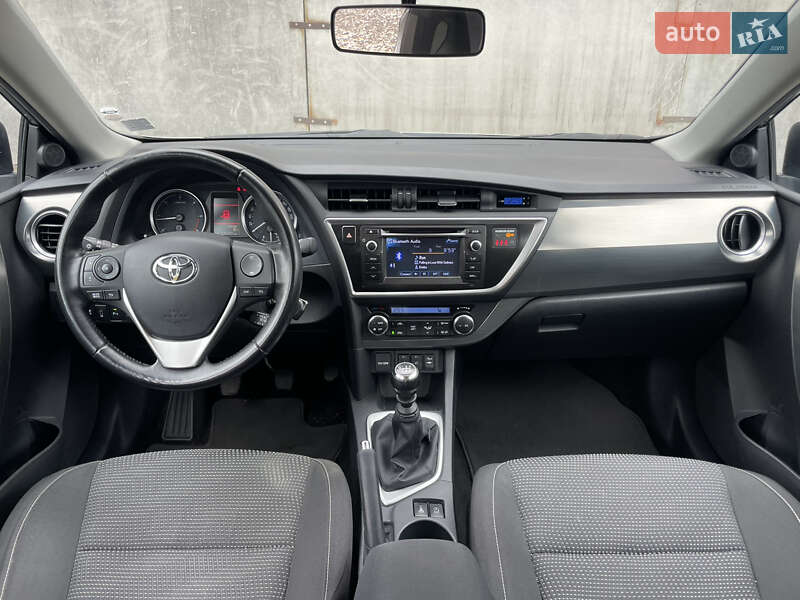 Хэтчбек Toyota Auris 2012 в Киеве