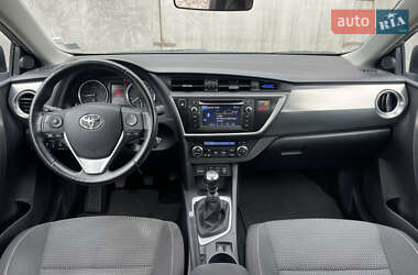 Хэтчбек Toyota Auris 2012 в 