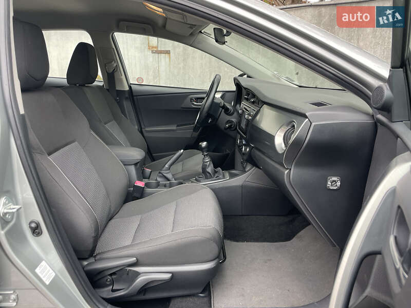 Хэтчбек Toyota Auris 2012 в Киеве