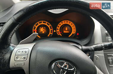 Хэтчбек Toyota Auris 2007 в 