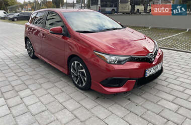 Хэтчбек Toyota Auris 2015 в 
