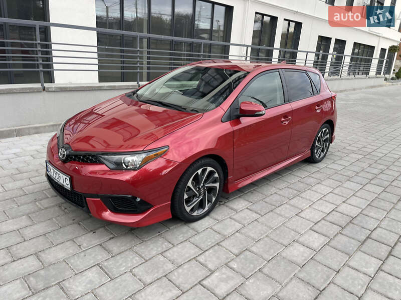 Хэтчбек Toyota Auris 2015 в Ровно