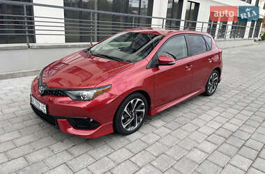 Хэтчбек Toyota Auris 2015 в 