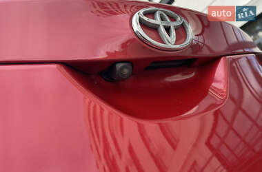 Хэтчбек Toyota Auris 2015 в 