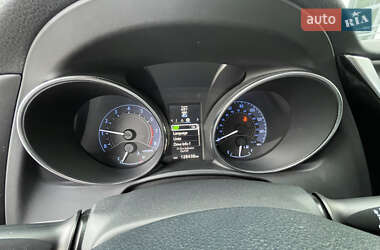 Хэтчбек Toyota Auris 2015 в 