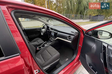 Хэтчбек Toyota Auris 2015 в 
