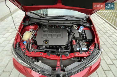 Хэтчбек Toyota Auris 2015 в 