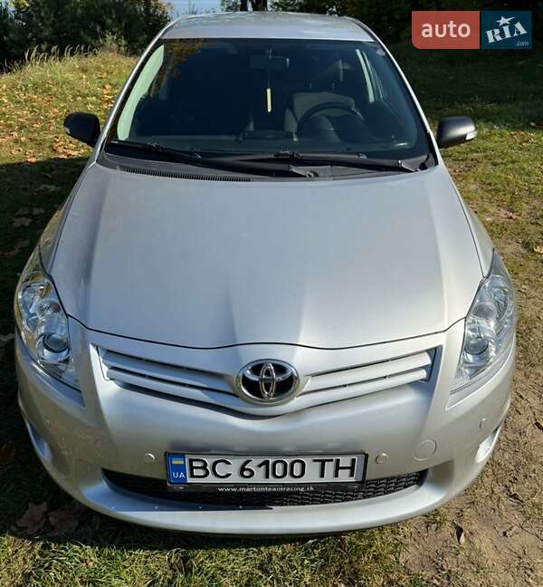 Хэтчбек Toyota Auris 2010 в Ивано-Франково фото 2 Хэтчбек Toyota Auris 2010 в Ивано-Франково