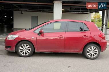 Хэтчбек Toyota Auris 2008 в 