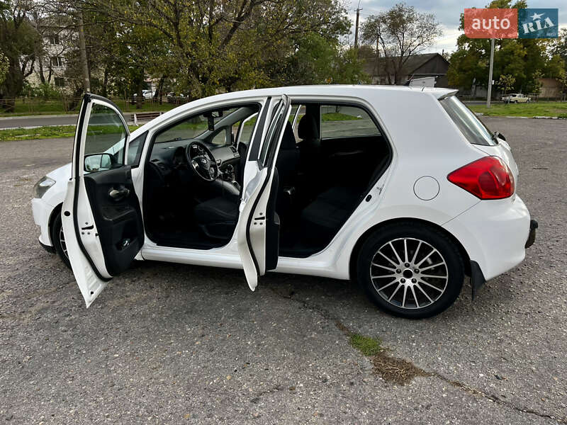 Хэтчбек Toyota Auris 2007 в Белгороде-Днестровском