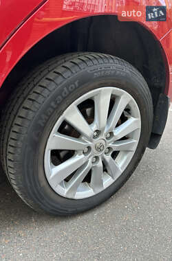 Хэтчбек Toyota Auris 2009 в 