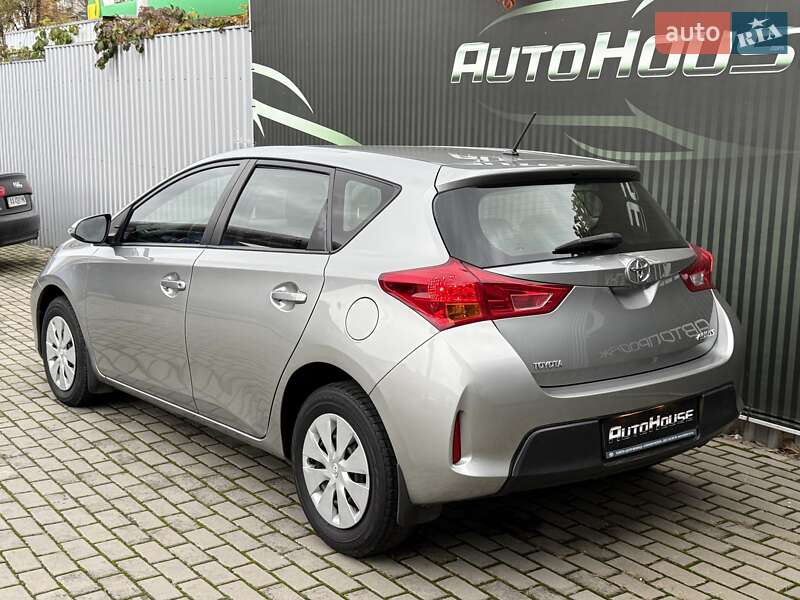 Хэтчбек Toyota Auris 2014 в Виннице