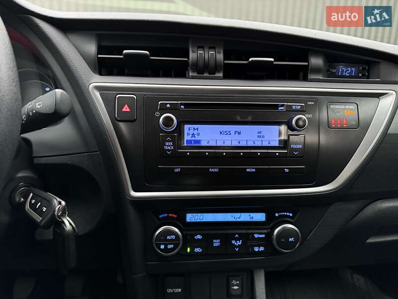 Хэтчбек Toyota Auris 2014 в Виннице