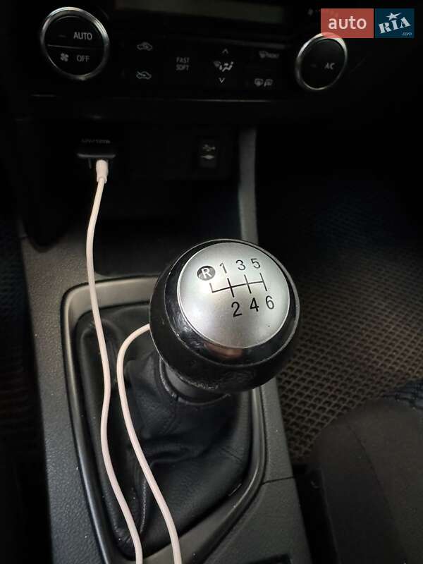 Хэтчбек Toyota Auris 2013 в Львове