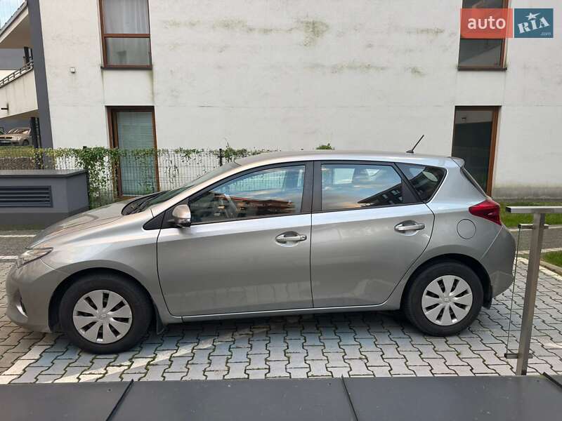 Хэтчбек Toyota Auris 2013 в Львове