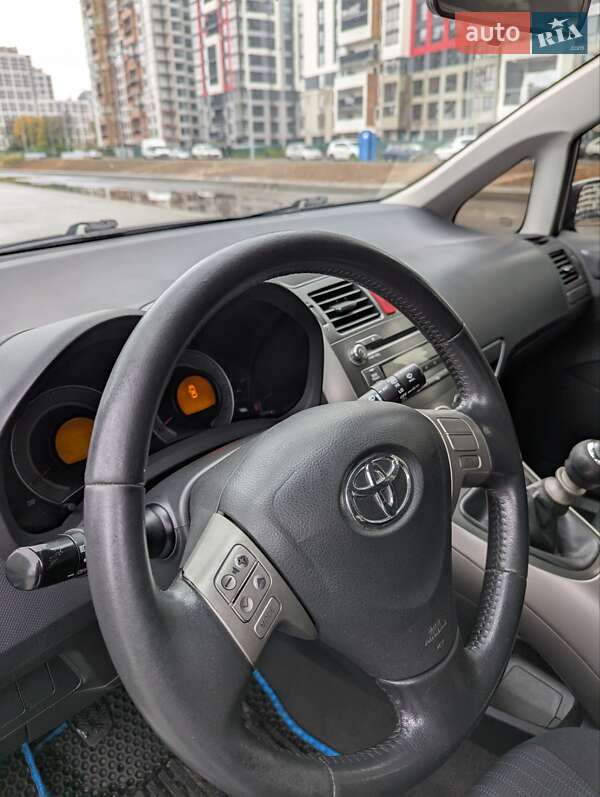 Хэтчбек Toyota Auris 2008 в Киеве