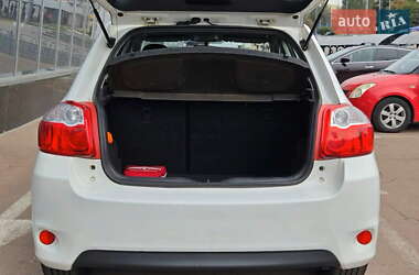 Хэтчбек Toyota Auris 2011 в 