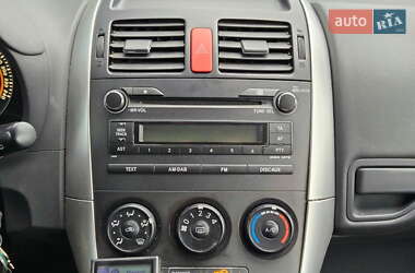 Хэтчбек Toyota Auris 2011 в 