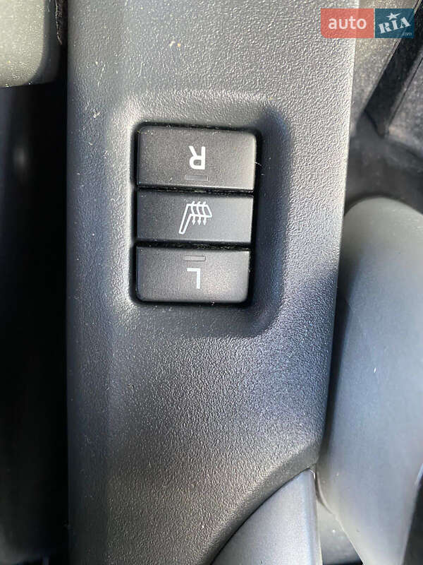 Хэтчбек Toyota Auris 2011 в Ровно фото 8 Хэтчбек Toyota Auris 2011 в Ровно