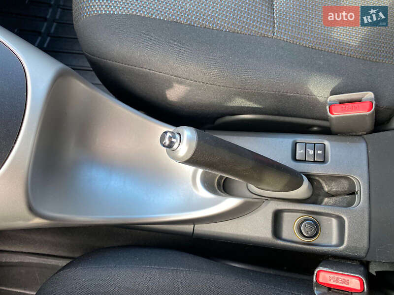 Хэтчбек Toyota Auris 2011 в Ровно фото 63 Хэтчбек Toyota Auris 2011 в Ровно