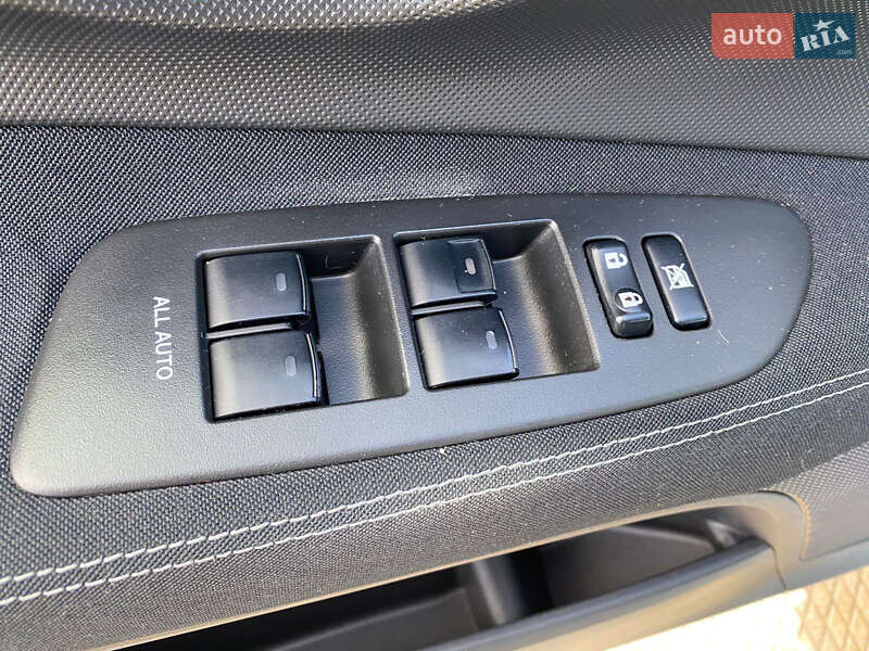 Хэтчбек Toyota Auris 2011 в Ровно фото 91 Хэтчбек Toyota Auris 2011 в Ровно